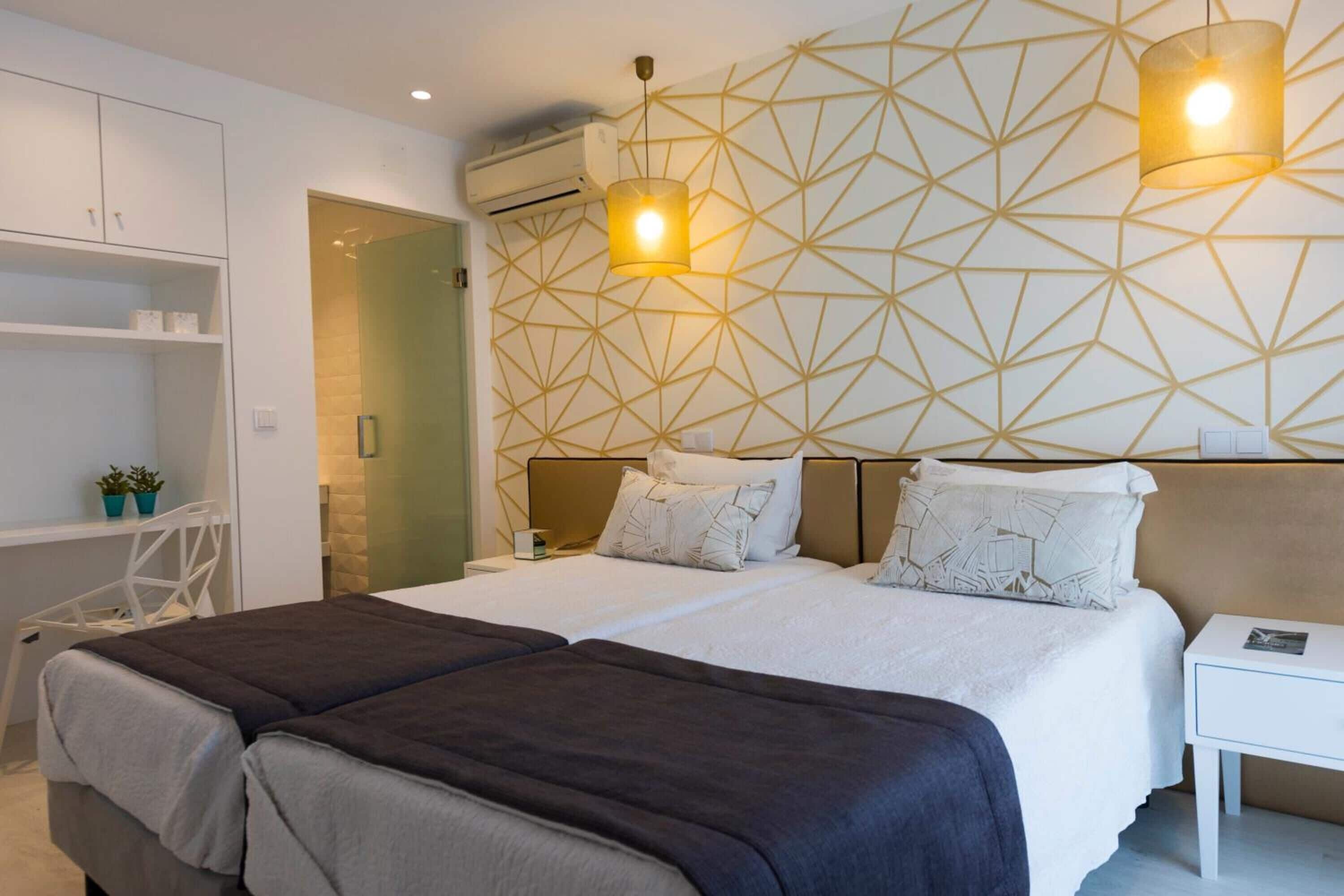 minibar, in-room safe, individually decorated, desk