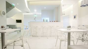 Bar (in der Unterkunft)