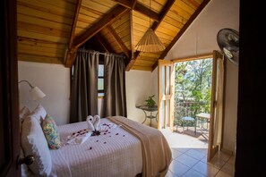 Family Suite with Balcony | Ropa de cama hipoalergénica, caja fuerte, mobiliario individual