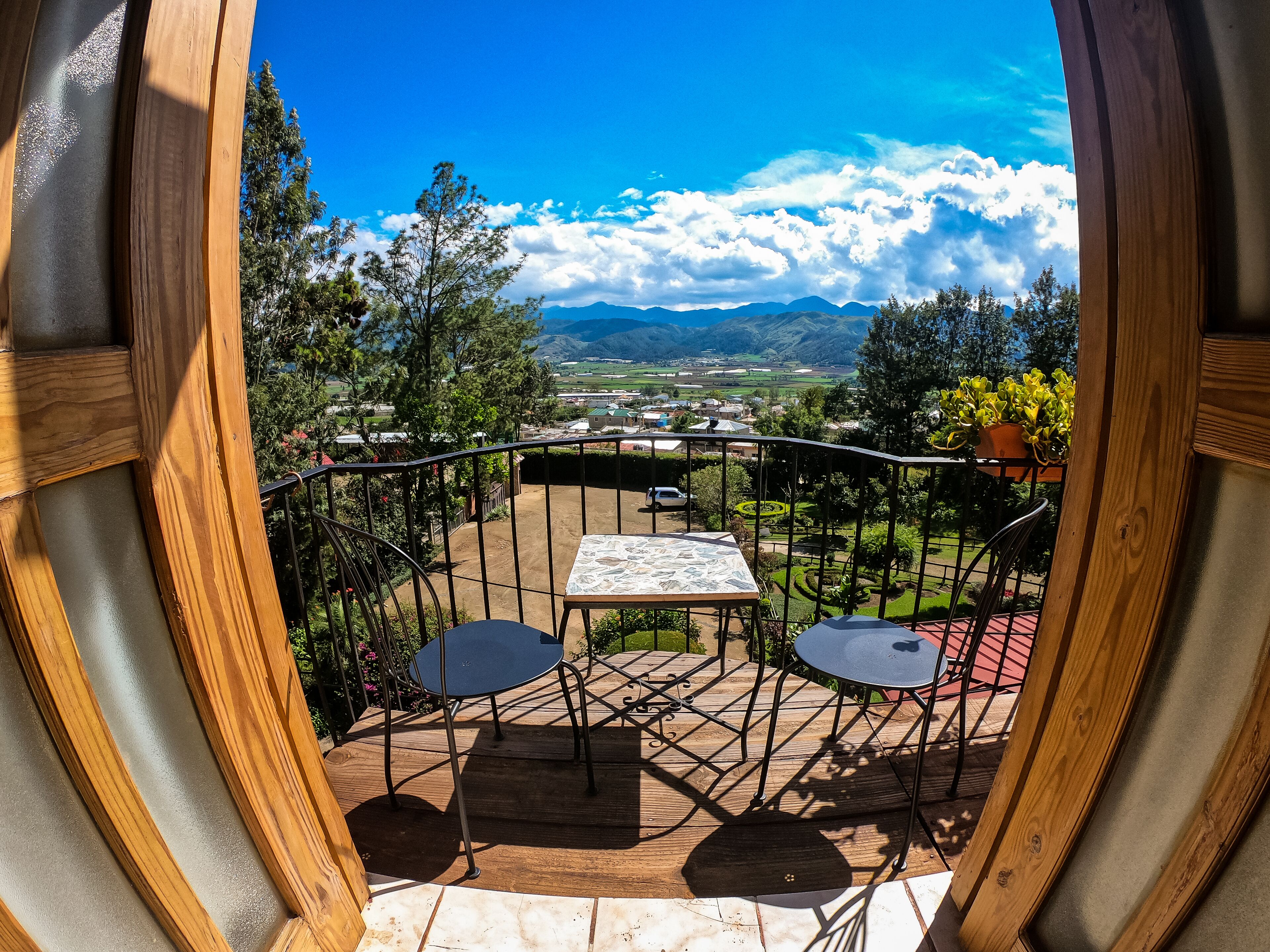 Family Suite with Balcony | 山景