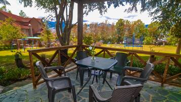 Villa, 2 habitaciones | Ropa de cama hipoalergénica y caja de seguridad en la habitación