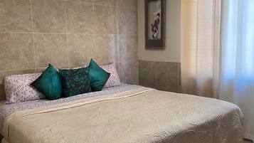 Căn hộ | Bàn ủi/dụng cụ ủi quần áo, bộ trải giường