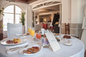 Daily breakfast for a fee - Hostal Antolín (Redondela)
