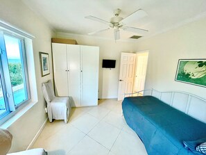 3 bedrooms, desk, iron/ironing board, free WiFi - Beautiful home in TOP location - PRIVATE HEATED POOL-Last minute XMAS deal! (Governor's Harbour)