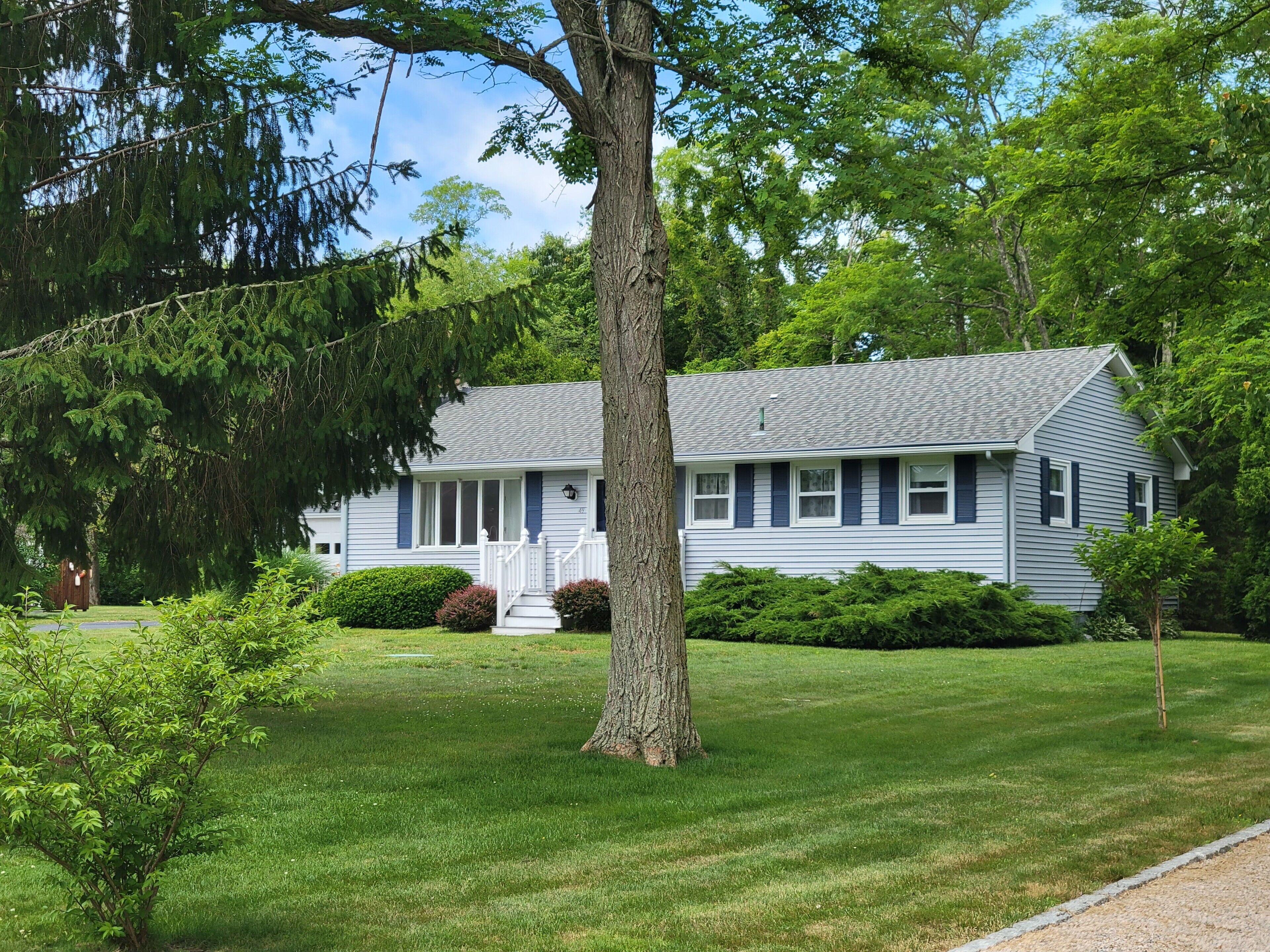 Conveniently located in a private association very close to beaches.