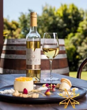 Se sirven almuerzos (con vistas al jardín) 