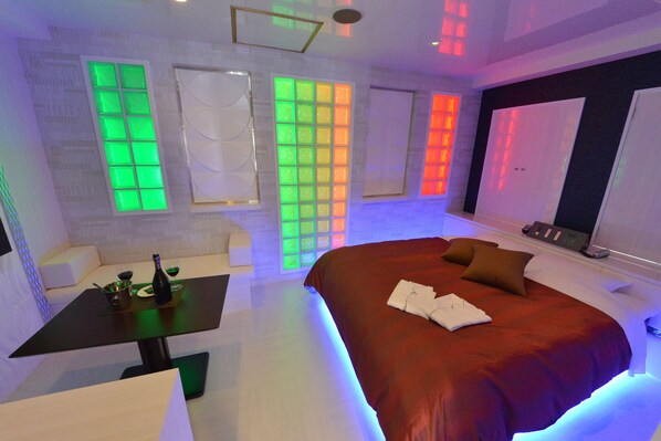 Double Room, Smoking