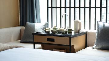 Family Room | Room amenity