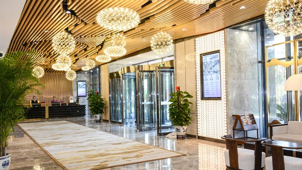 A modern lobby with a polished marble floor, wooden ceiling panels, and decorative spherical lights. - Shanshui S Hotel Maliandao (Beijing)