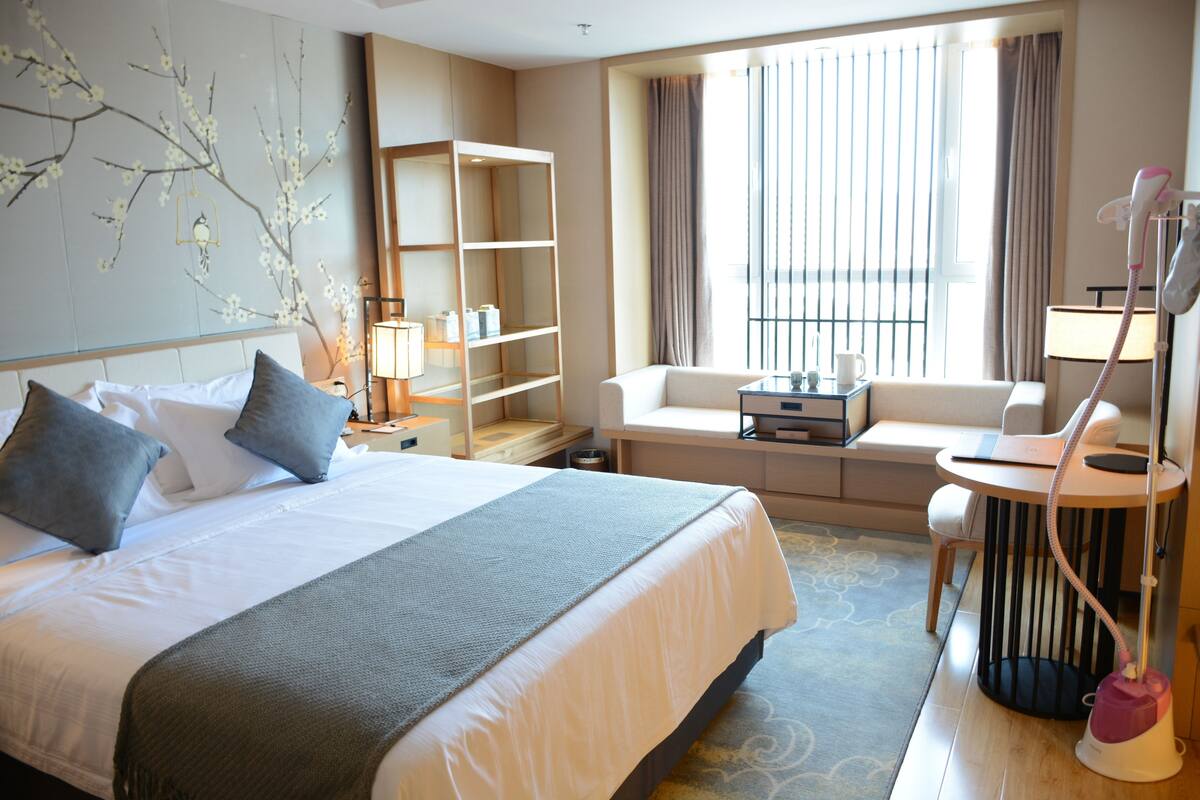 1 bedroom, premium bedding, desk, iron/ironing board