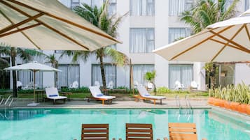 Outdoor pool, sun loungers