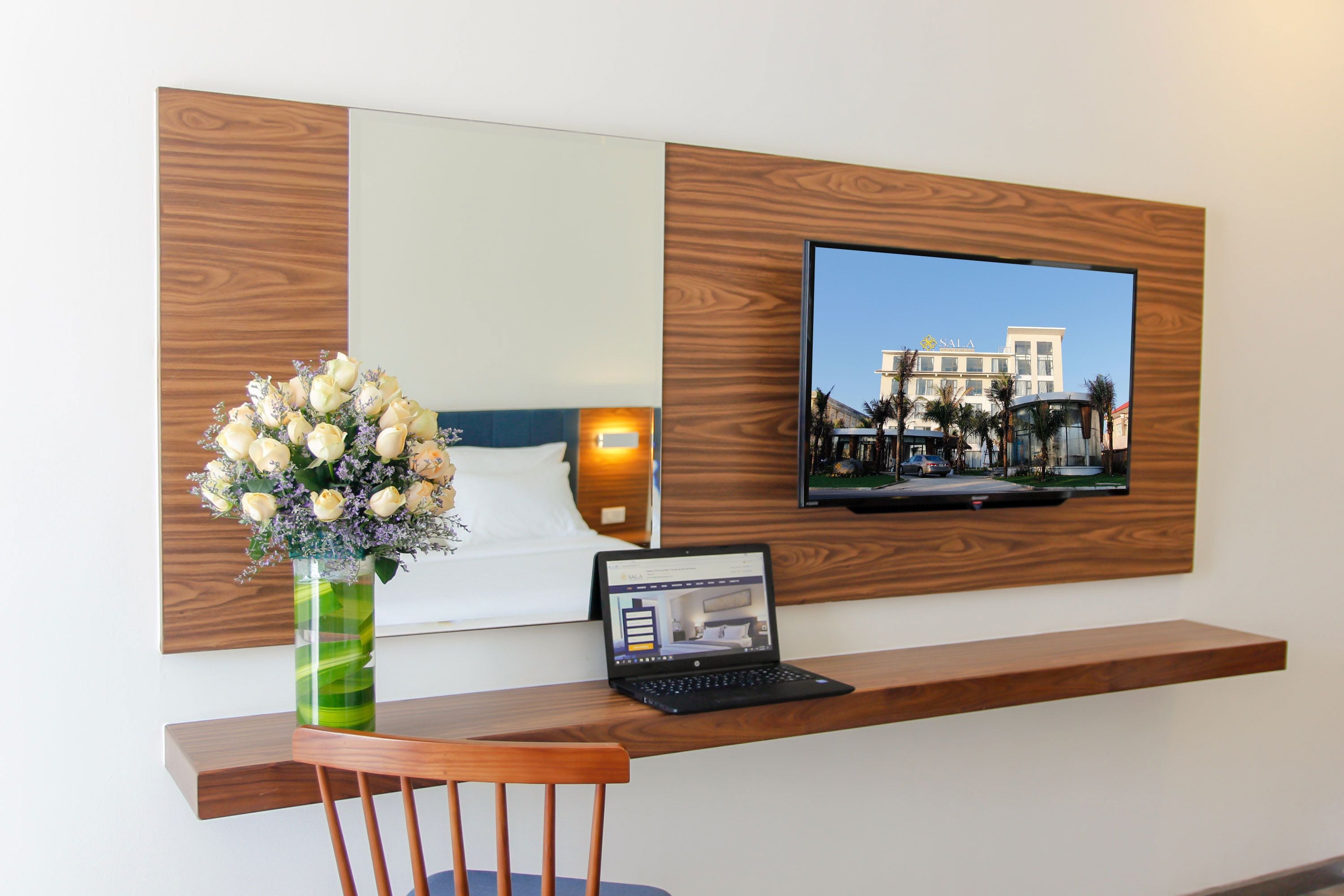 minibar, in-room safe, desk, blackout curtains