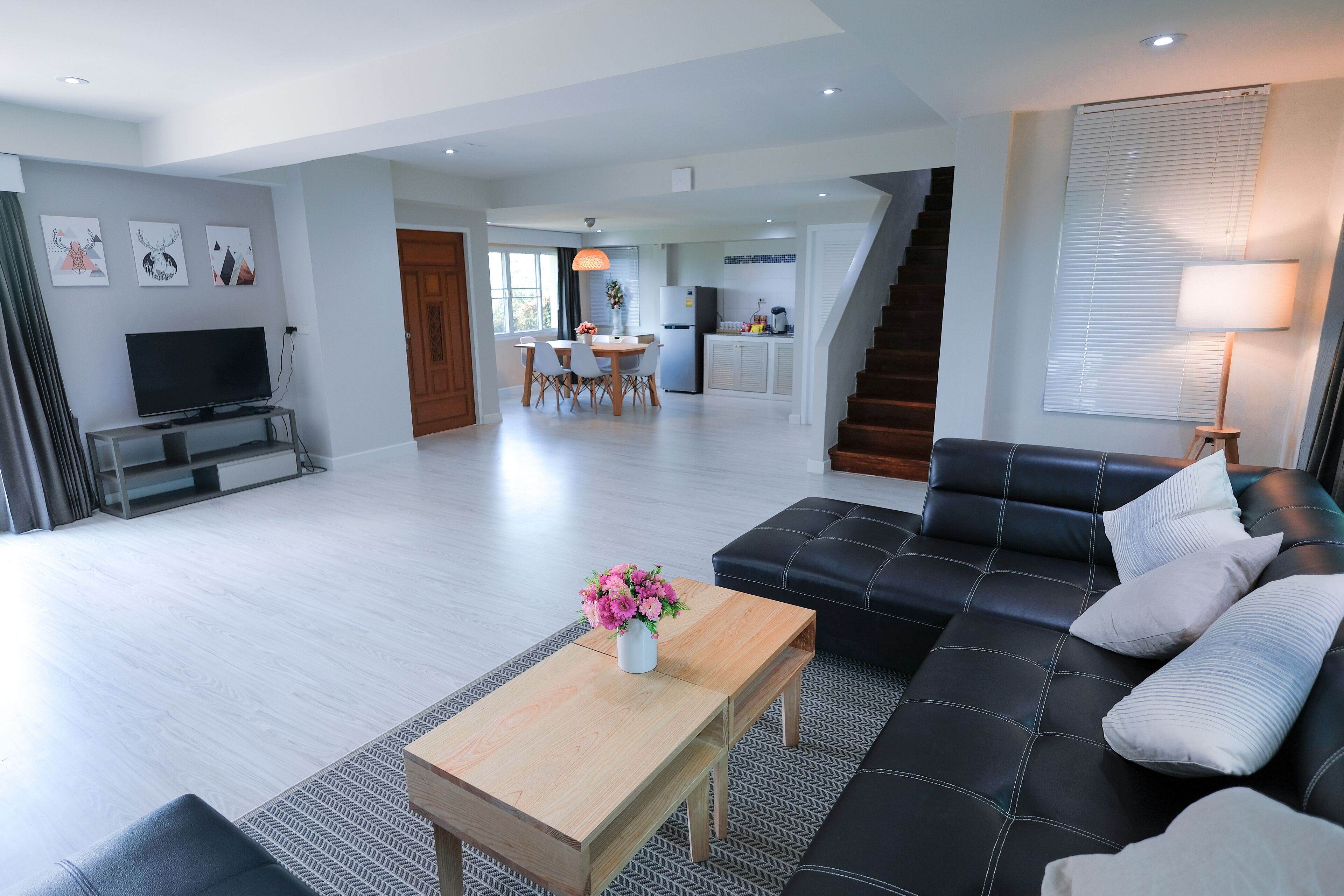 Cliff Home | Minibar, blackout drapes, rollaway beds, bed sheets