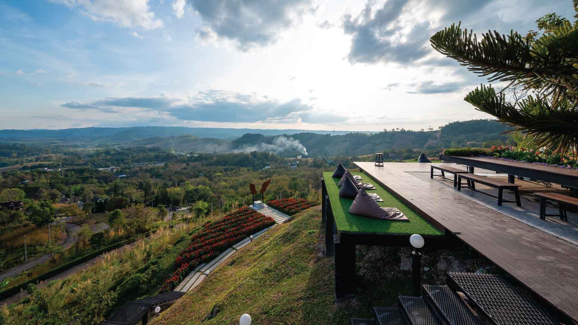 บริการอาหารเช้า อาหารกลางวัน อาหารเย็น, อาหารท้องถิ่นและนานาชาติ