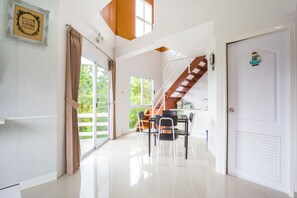 Long Life Home 2 | Míníbar, myrkratjöld/-gardínur, aukarúm, rúmföt