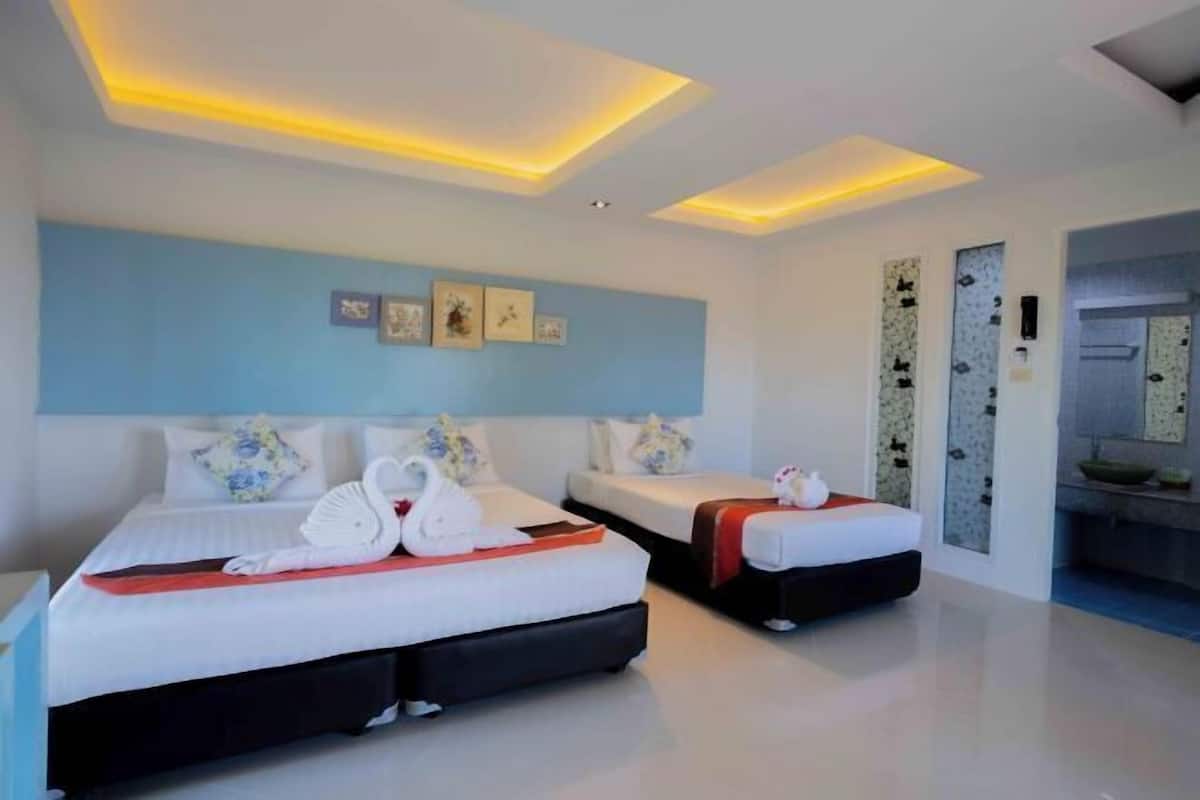 Minibar, cortinas opacas, camas supletorias y ropa de cama