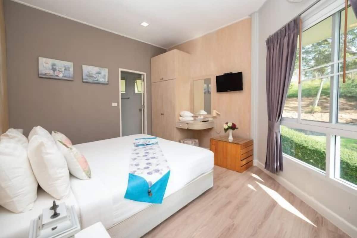 Minibar, cortinas opacas, camas supletorias y ropa de cama