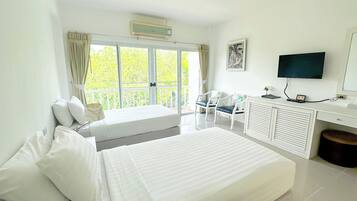 Hillside Room | Minibar, blackout drapes, rollaway beds, bed sheets