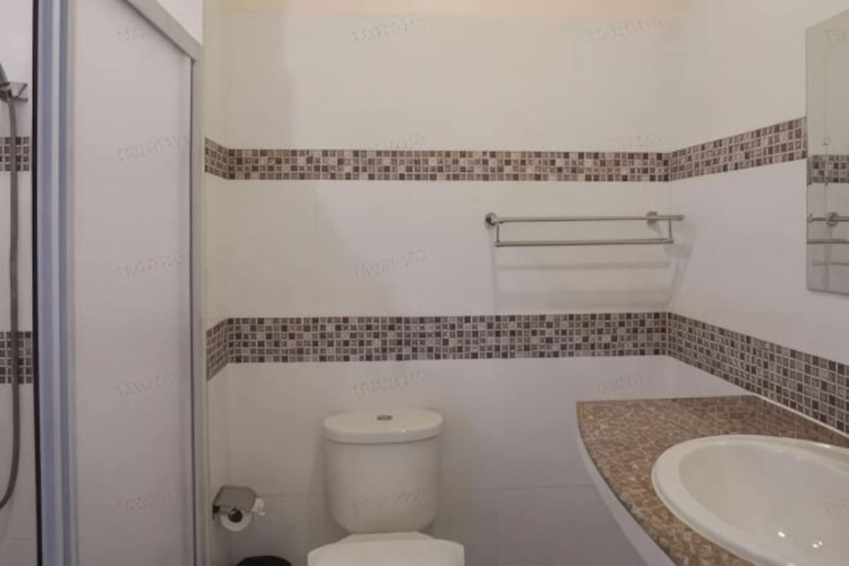 A bathroom with a toilet, bidet, and sink.