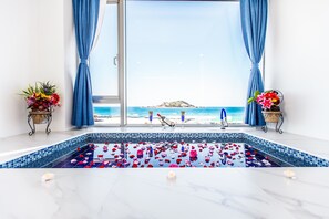 Premier Twin O | Indoor spa tub - Bluespring Boutique Hotel (Jeju City)