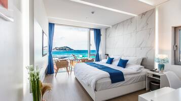 Deluxe Queen O | Soundproofing, free WiFi, bed sheets