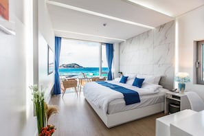 Deluxe Queen O | Soundproofing, free WiFi, bed sheets - Bluespring Boutique Hotel (Jeju City)