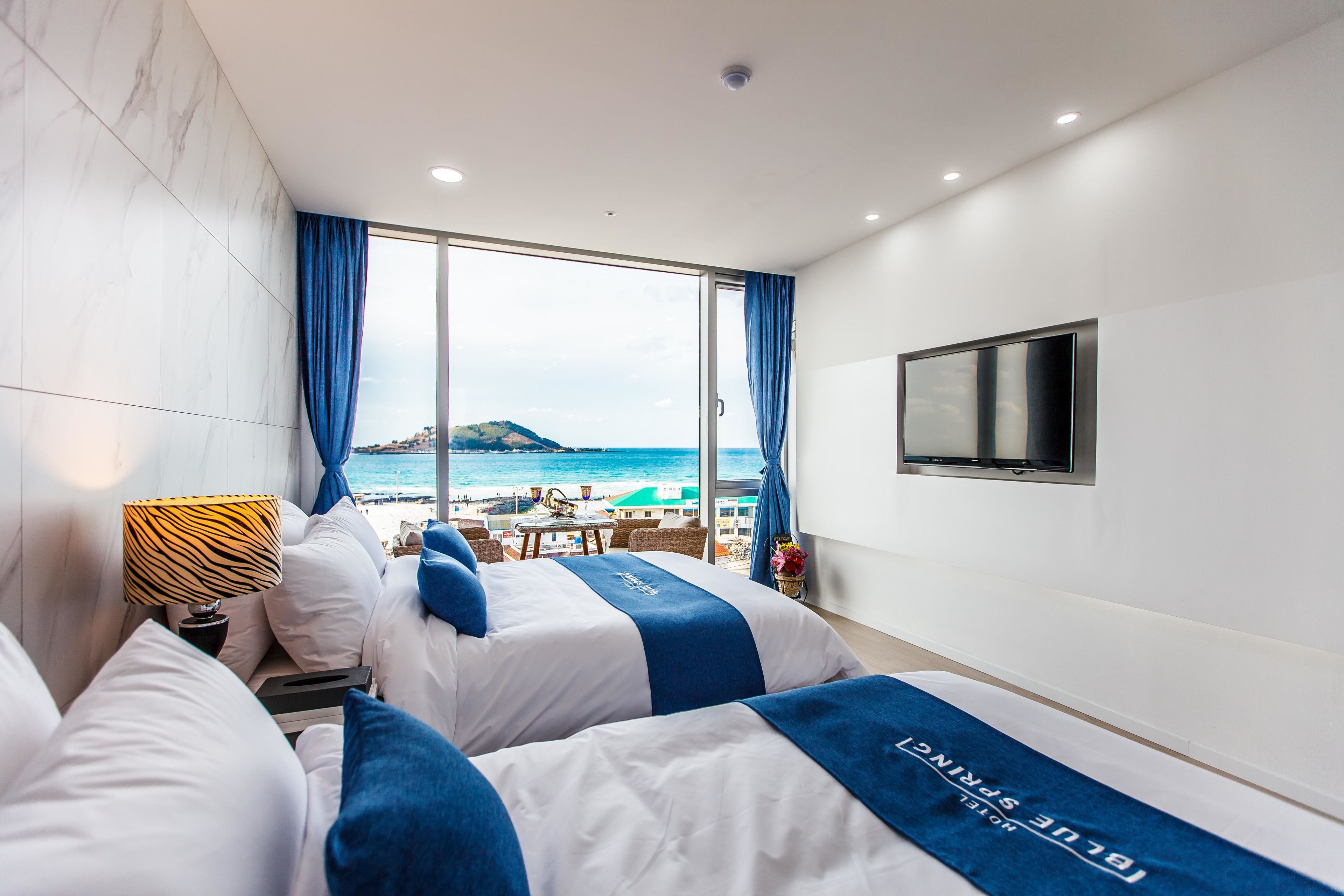 deluxe twin o | soundproofing, free wifi, bed sheets