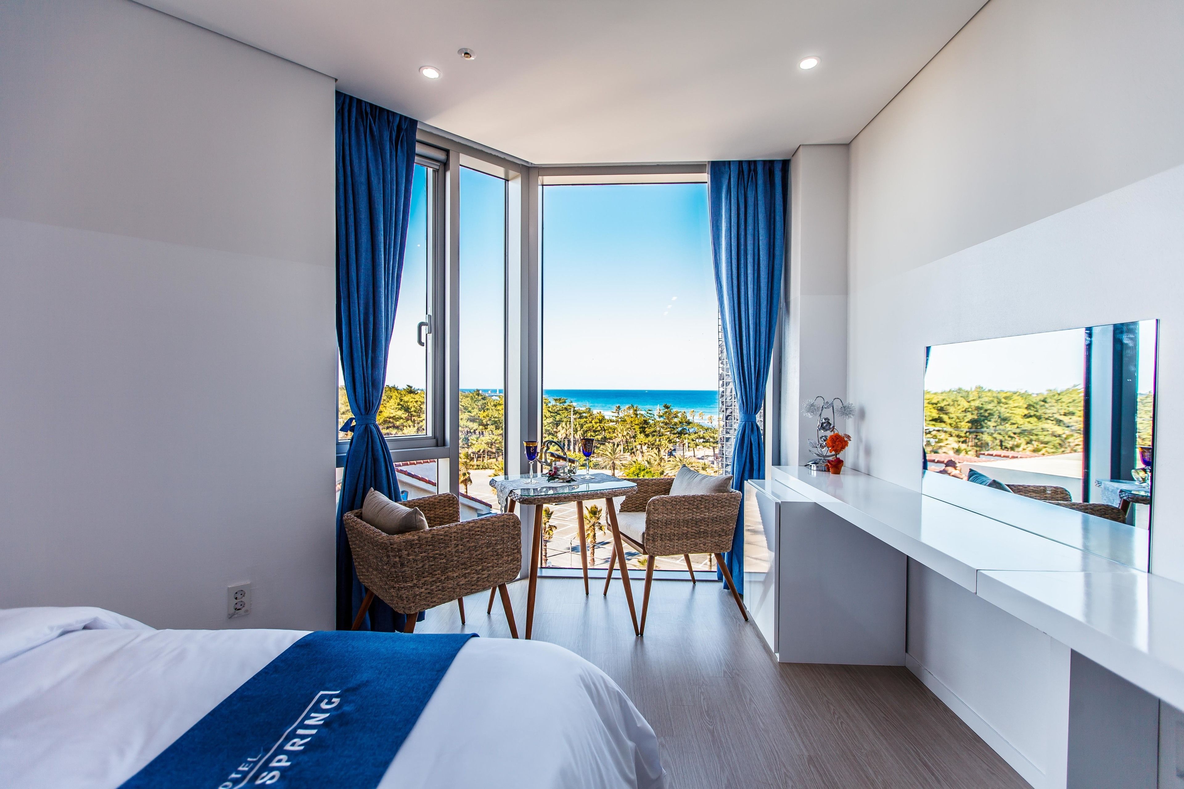 superior twin s | living area | 40-inch led tv with cable channels, tv