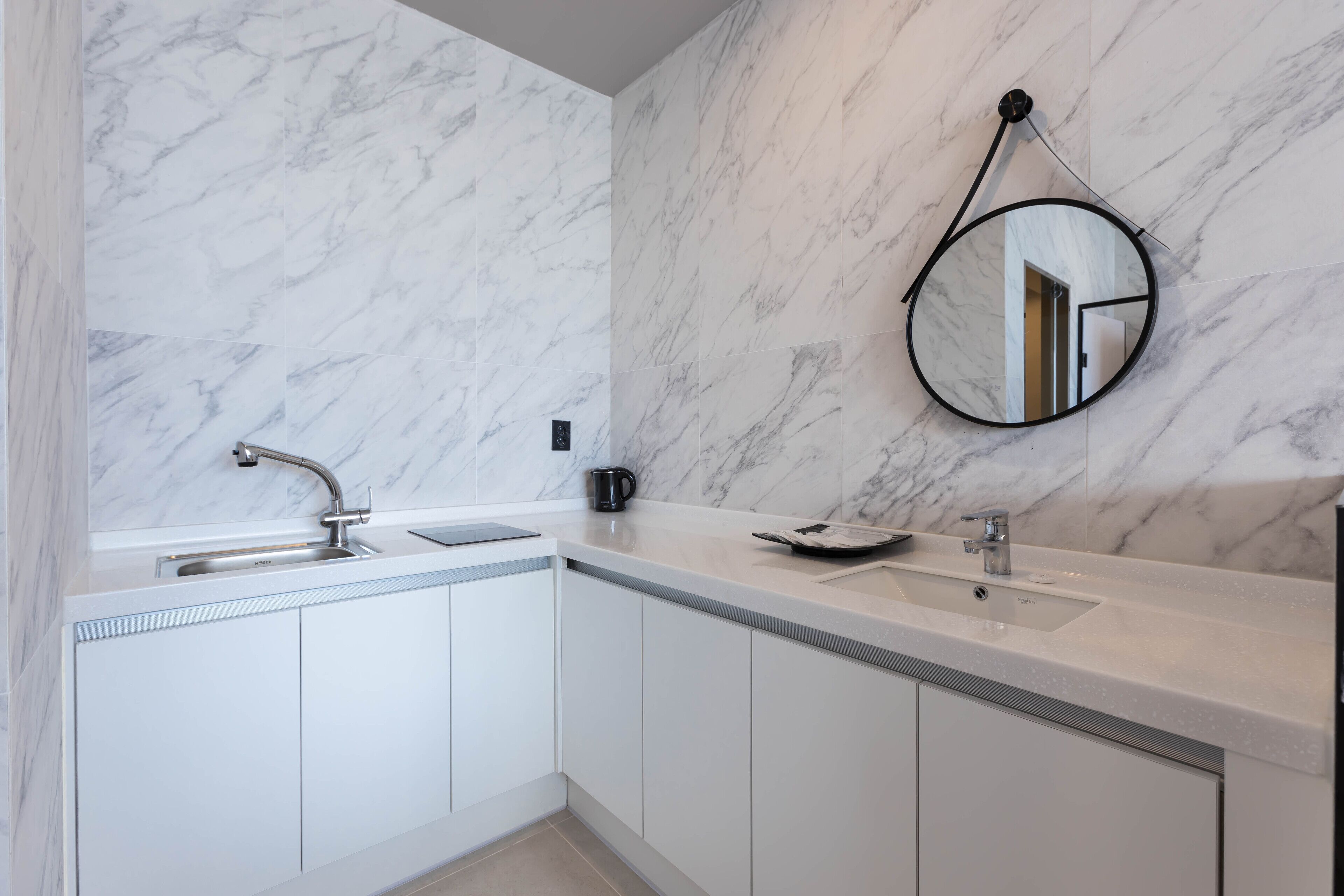 pool suite o | private kitchen