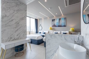 Signature Pool Suite O | Kedap suara, Wi-Fi gratis, dan seprai linen