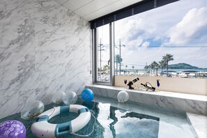 Signature Pool Suite O | Private spa tub - Bluespring Boutique Hotel (Jeju City)