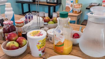 Premium bedding, cots/infant beds, rollaway beds, free WiFi