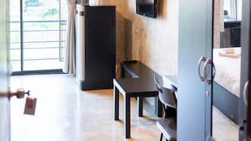 Deluxe Double Room | Minibar, desk, free WiFi, bed sheets