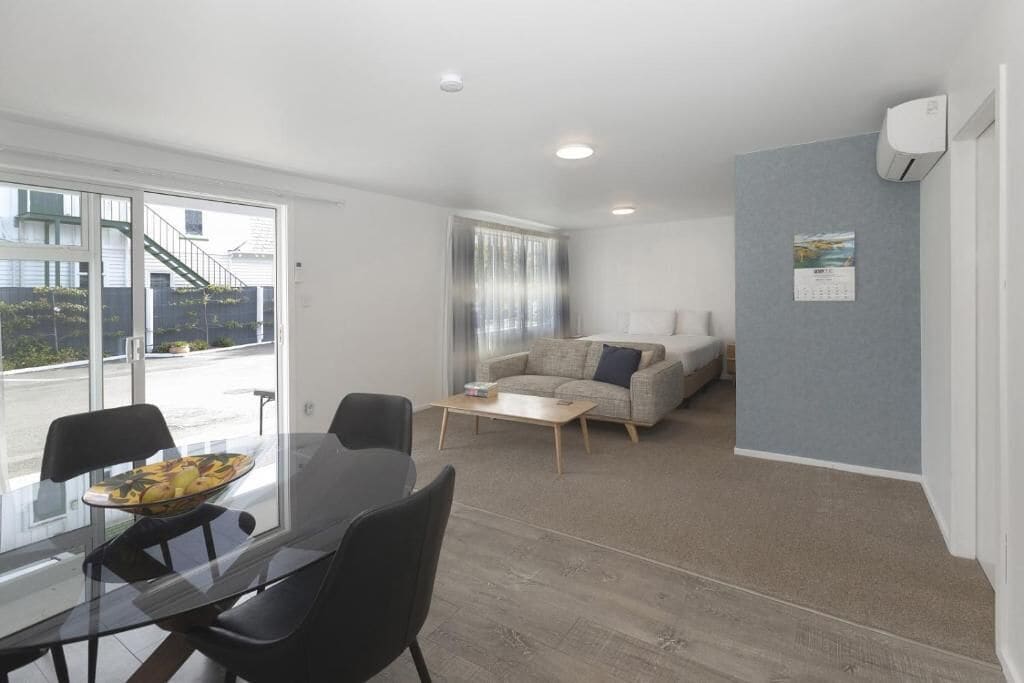 Apartamento premium | Área de estar | TV de tela plana