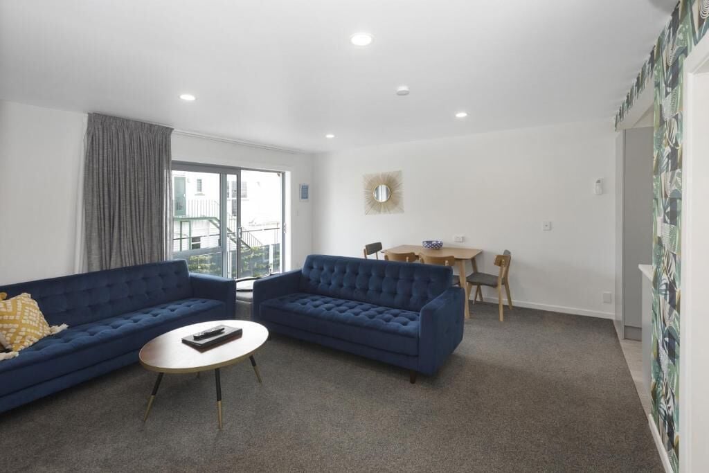 Caja de seguridad en la habitación y decoración personalizada 