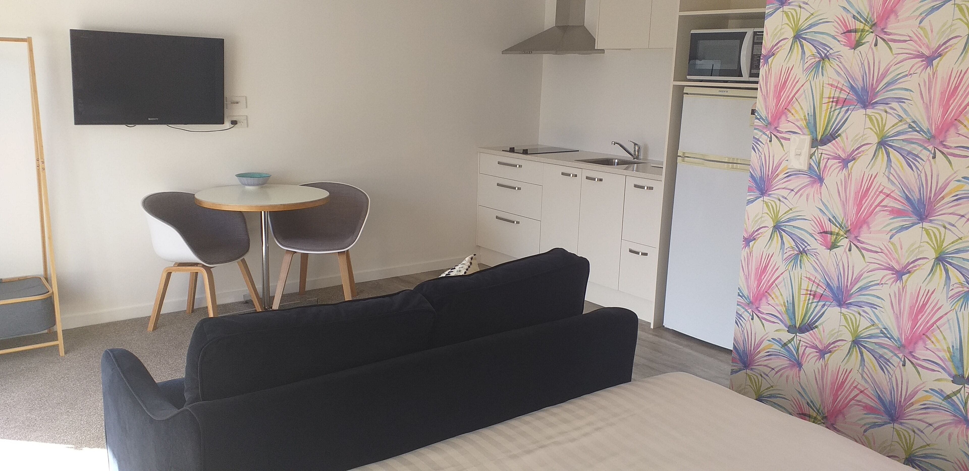 studio unit | living area | flat-screen tv