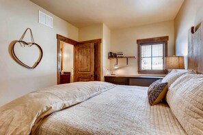 3 Schlafzimmer, Bügeleisen/Bügelbrett, Reisekinderbett, Internetzugang