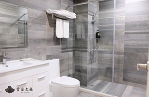 Dusche, Designer-Toilettenartikel, Haartrockner, Hausschuhe