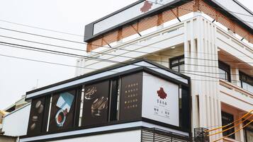施設の正面