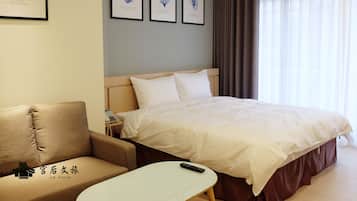 Classic Double Room | Living area | Flat-screen TV