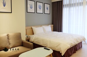 Classic Double Room | Living area | Flat-screen TV - Gh House (Lukang)