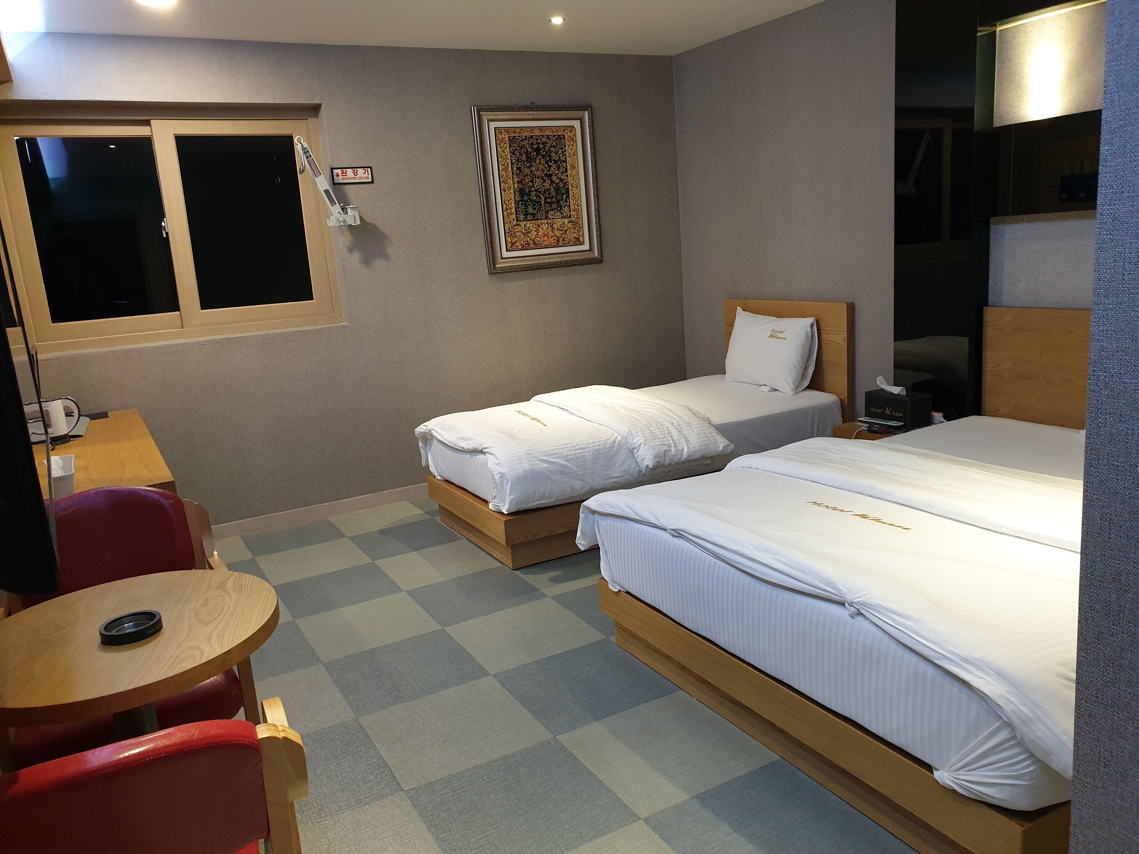 Free WiFi, bed sheets