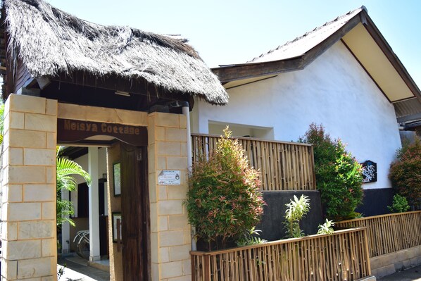 A building with a thatched roof entrance labeled "Meisya Cottage." - Meisya Cottage (Gili Trawangan)