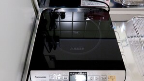 Ein Panasonic Wasserkocher mit digitaler Anzeige und Bedienelementen.