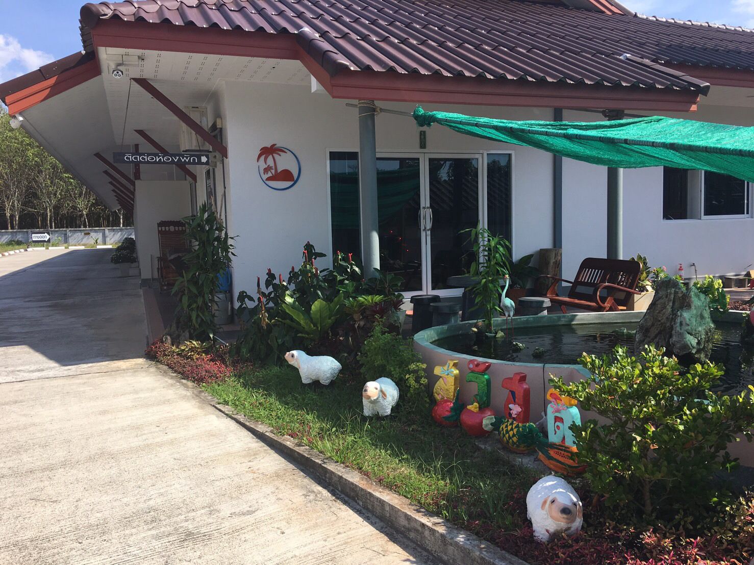 Vista frontal de la propiedad