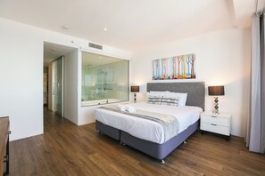 3 bedrooms, desk, iron/ironing board, free WiFi