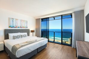 3 chambres, bureau, fer et planche à repasser, accès au Wi-Fi (inclus)