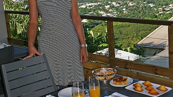 Free daily continental breakfast
