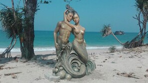 On the beach - Thazin Beach Hotel (Tazin)