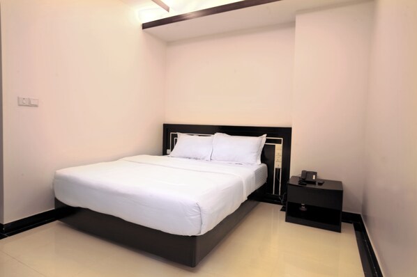 Executive Double Room | In-room safe, rollaway beds, free WiFi, bed sheets